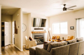 No Business Lookout, Views, Tamarack, Golf,Skiing,MTB, 3 king beds, pet friendly